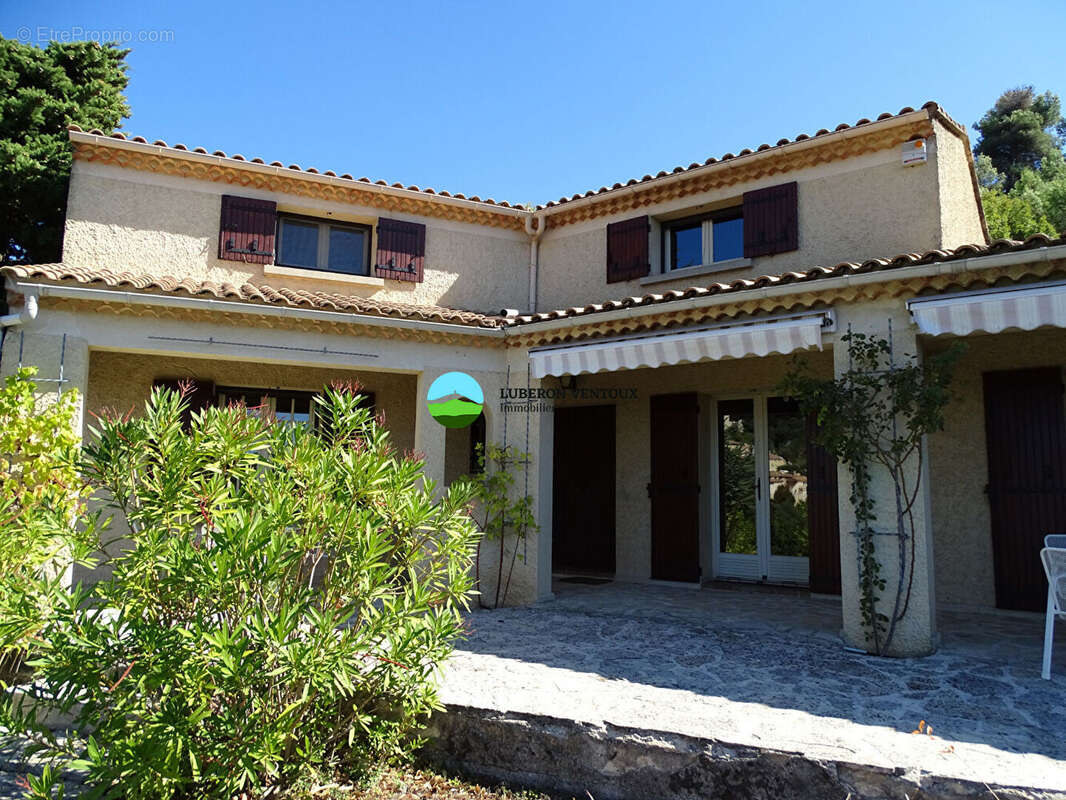 Maison à LA ROQUE-SUR-PERNES