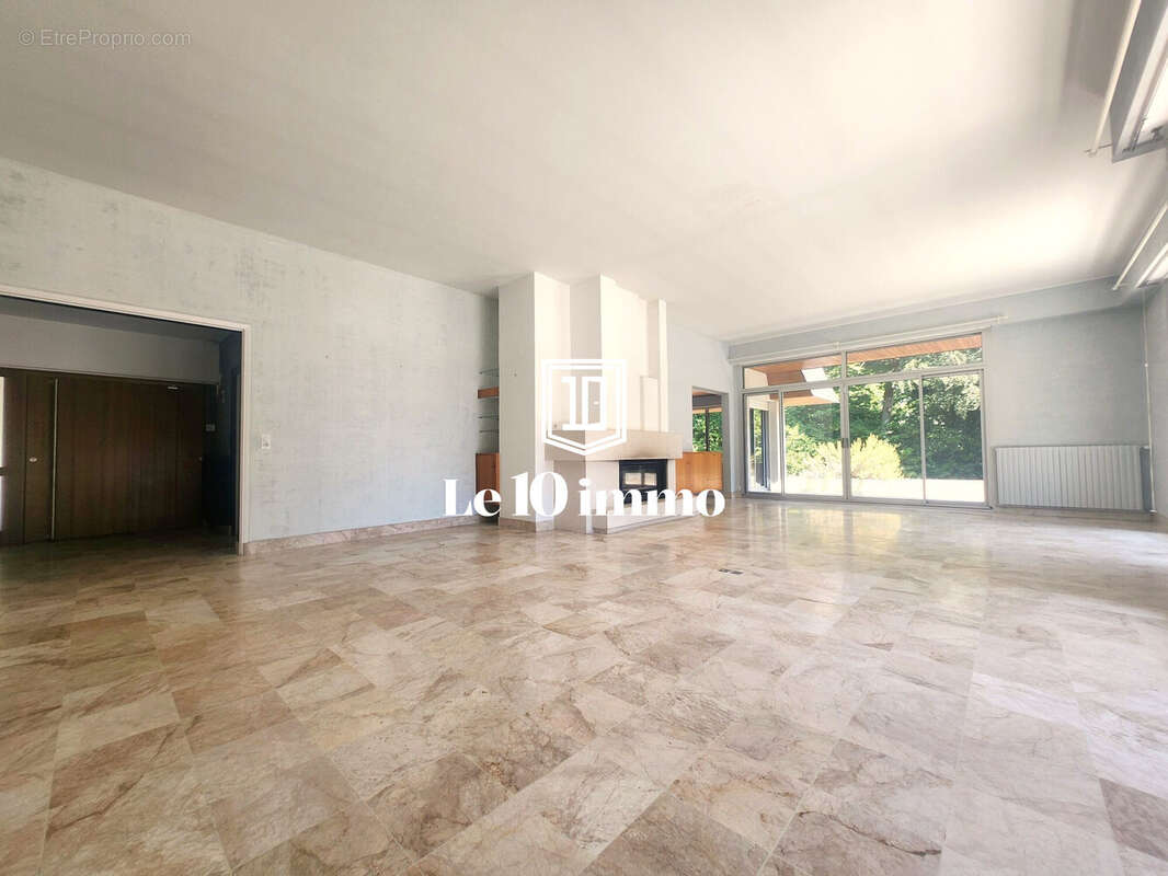 Maison 364 m² à Orvault  - photo 2