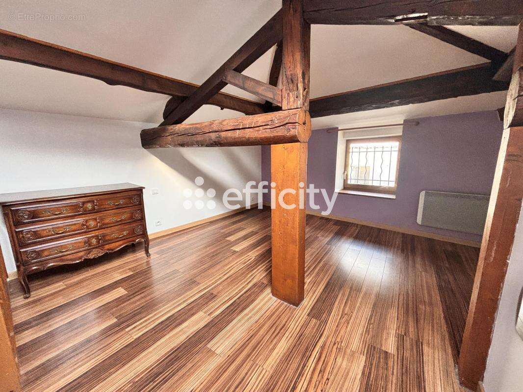 Appartement à SAINT-GENIS-LAVAL