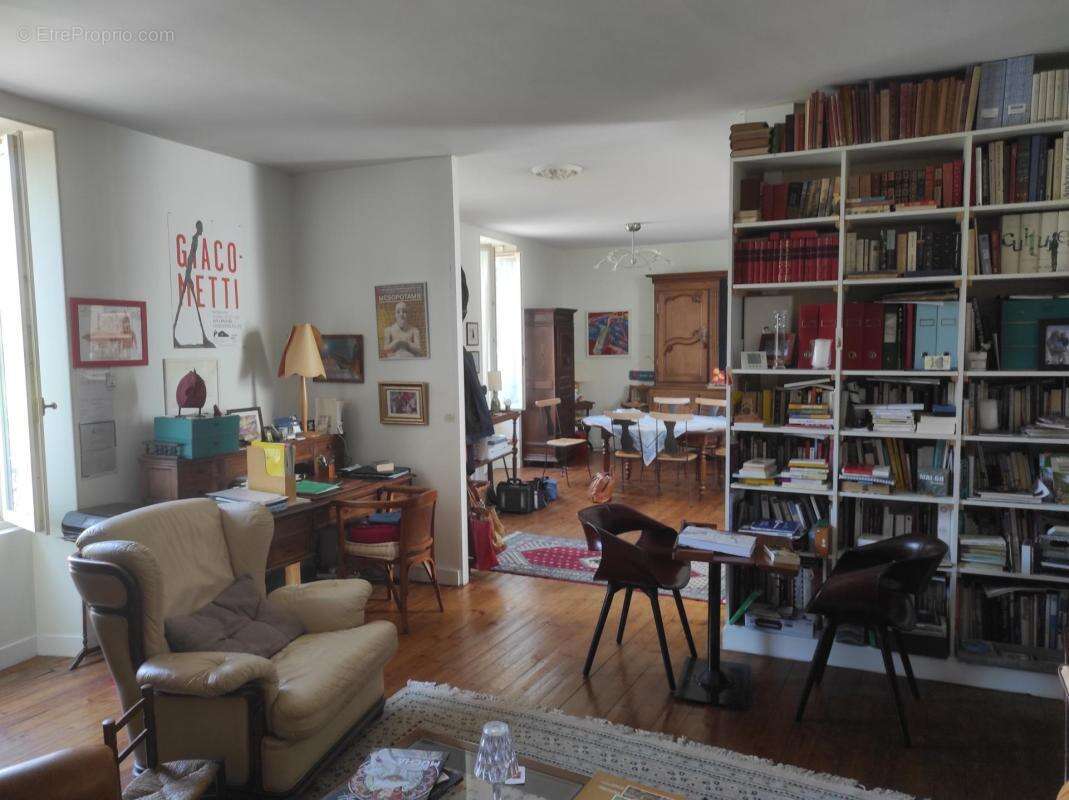 Maison à SAINT-JEAN-D'ANGELY