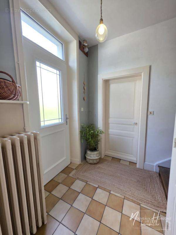Maison 182 m² à Saint-Junien  - photo 4