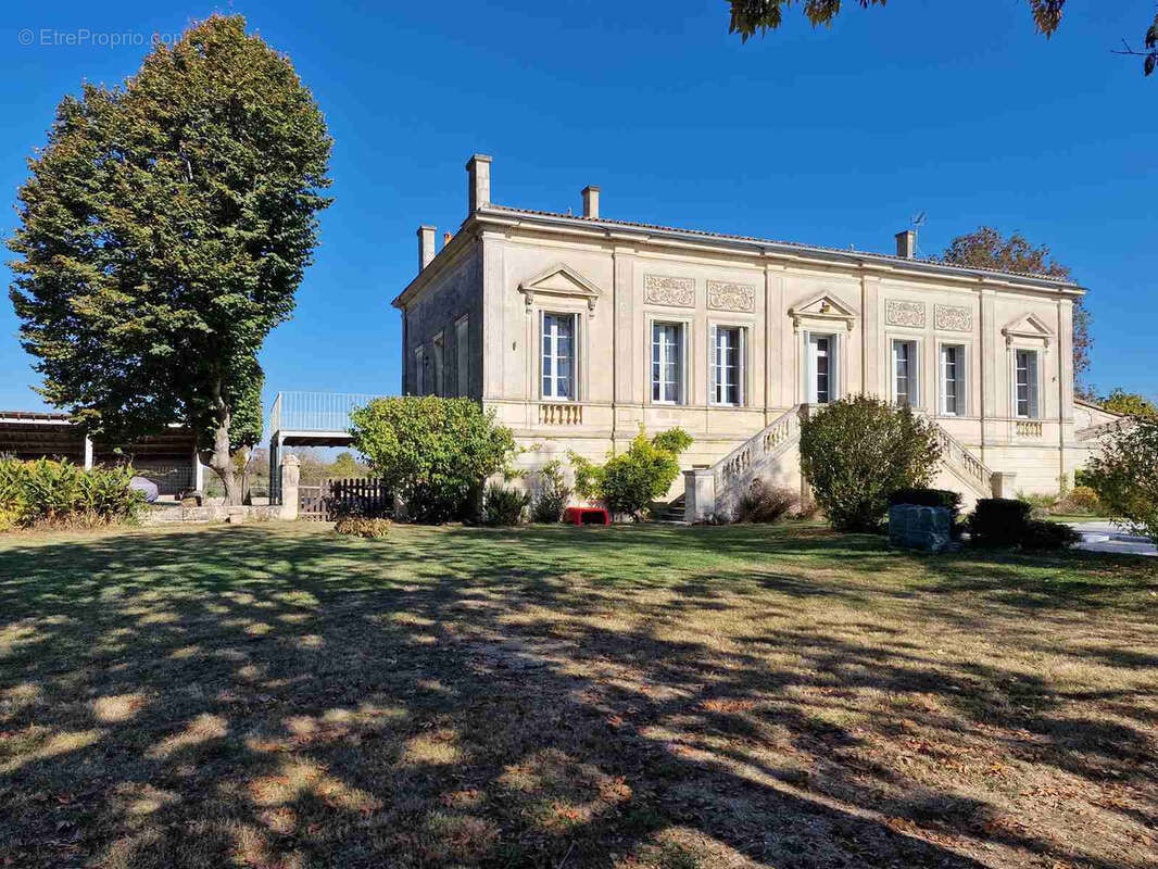 Batisse en pierre de style Directoire avec vignes et piscine - photo 2
