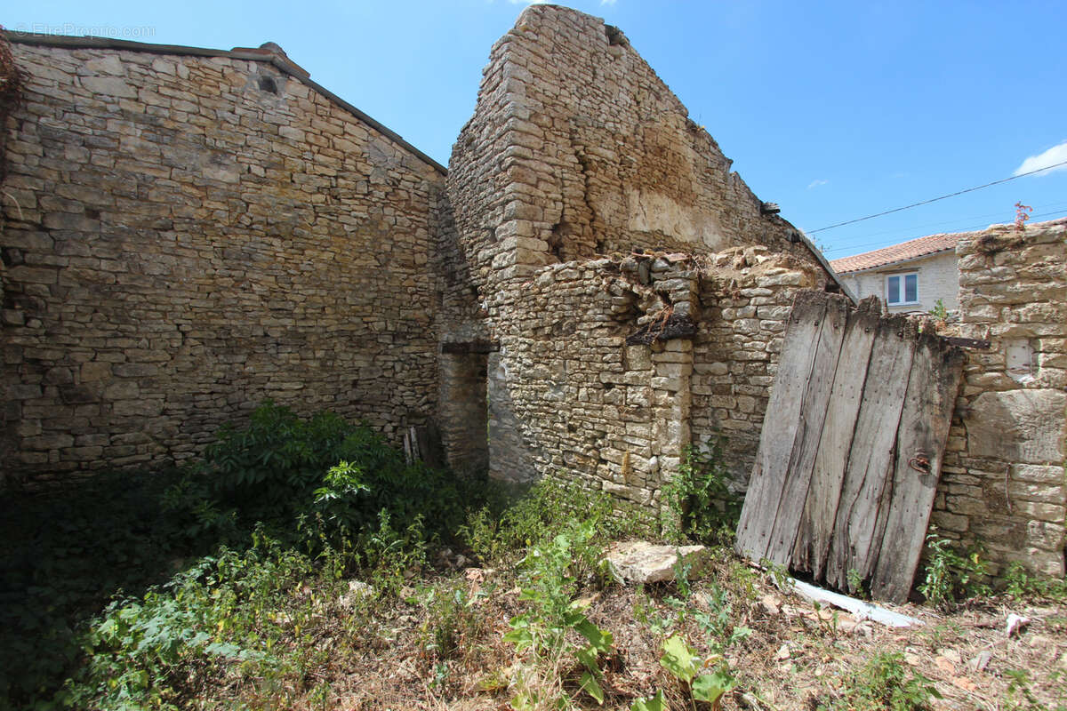 Maison avec jardin à rénover en exclusivité - photo 2