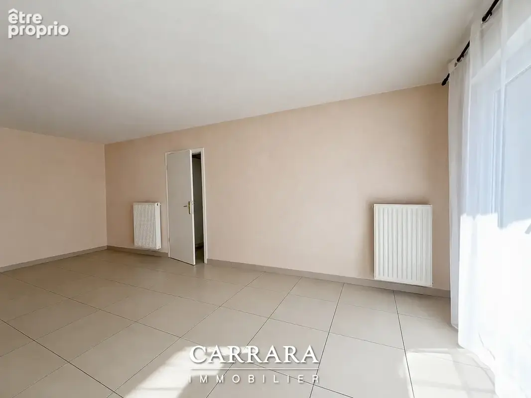 Appartement, T3, lumineux avec terrasse. - photo 2