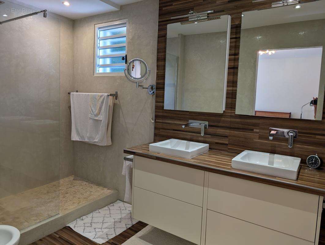 Maison à PETIT-BOURG