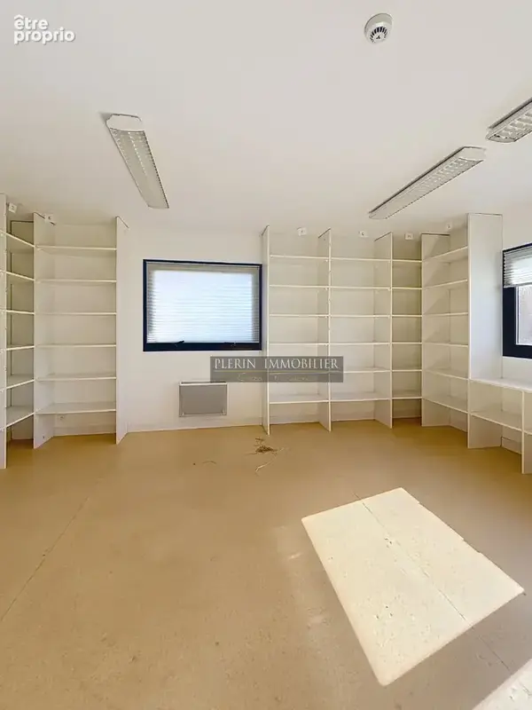Bureau-300m² dans la zone commerciale - photo 7