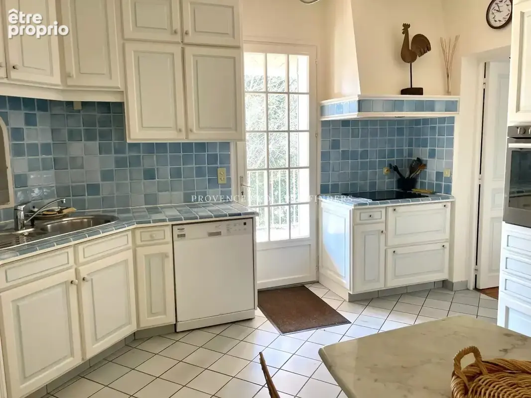 Charmante villa avec beau terrain. - photo 6