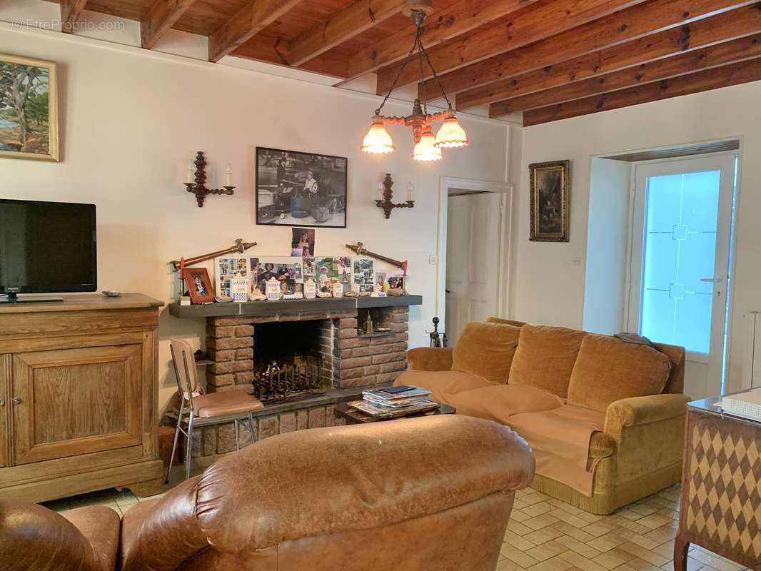 Le salon. - Maison à RAUVILLE-LA-PLACE