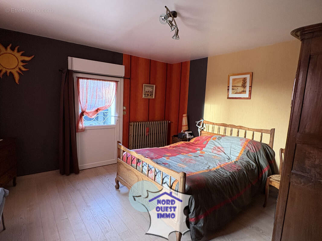 Maison à AMBRIERES-LES-VALLEES
