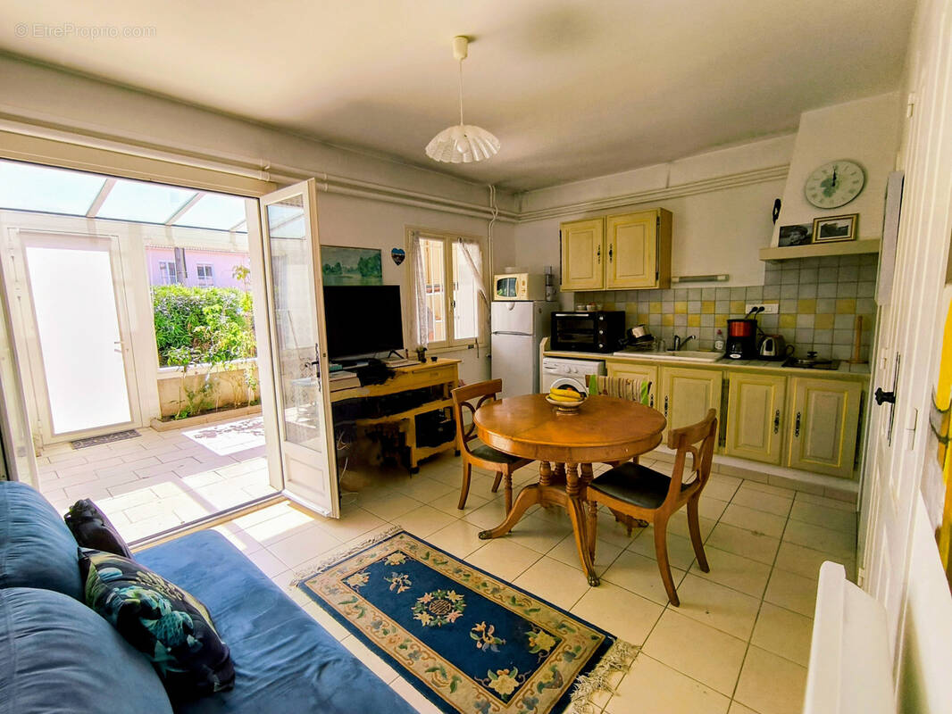 Appartement à SIX-FOURS-LES-PLAGES