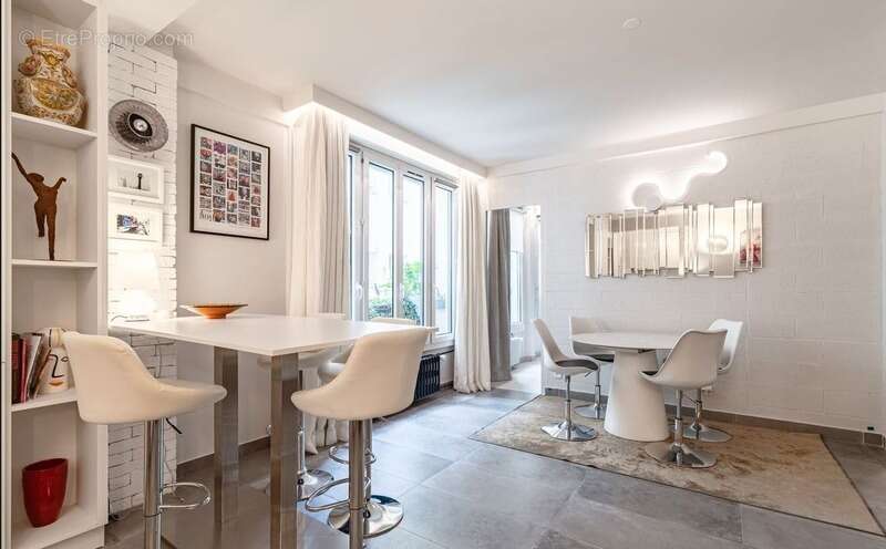 Appartement à PARIS-2E