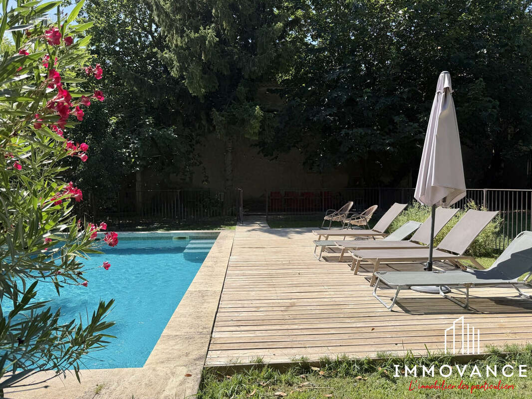 Maison 335 m² à Aimargues  - photo 6