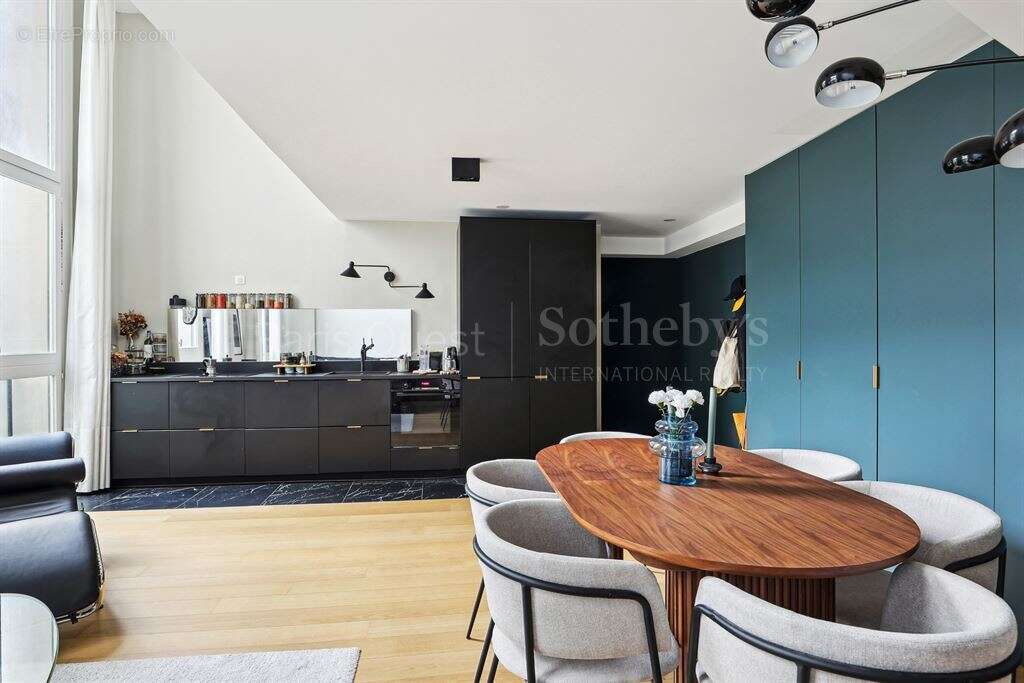 Appartement à PARIS-16E