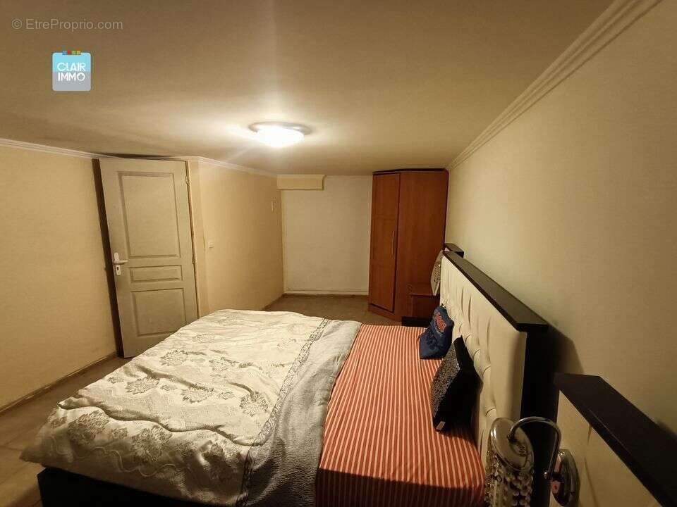 A LUGNY PROCHE MACON EN BOURGOGNE MAISON 9 PIECES DE 260 M² - Maison à LUGNY