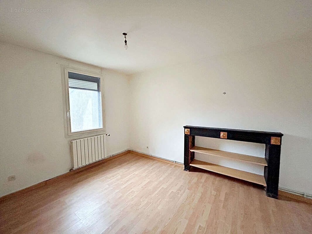 Appartement à POUILLY-SOUS-CHARLIEU