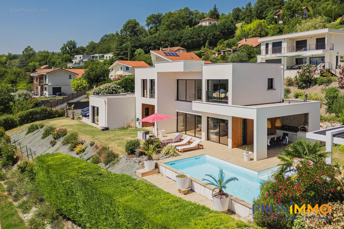 Maison à LA BUISSE