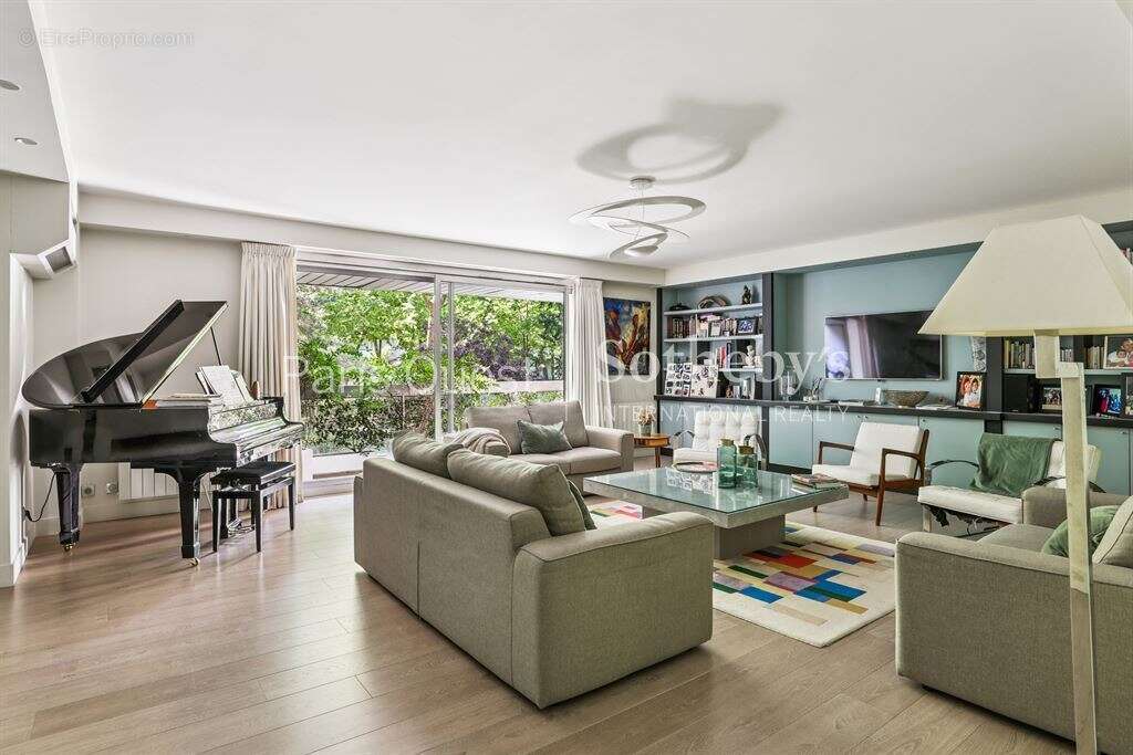 Appartement à NEUILLY-SUR-SEINE