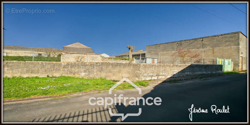 Terrain à CHAMPIGNY-LE-SEC