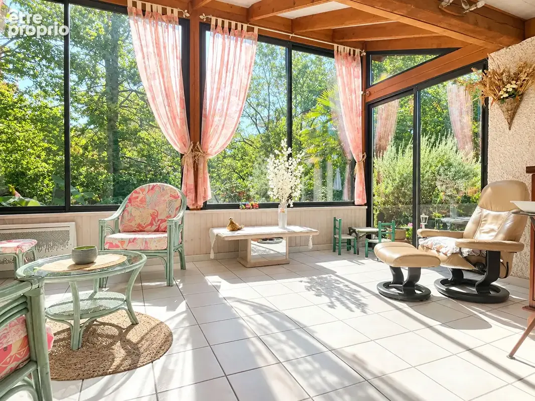Maison T5 132 m² de plain pied avec piscine au calme - photo 3
