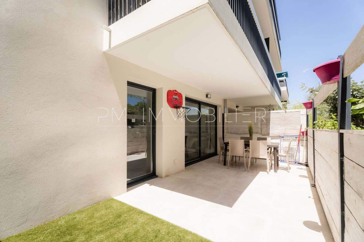 Appartement à SIMIANE-COLLONGUE