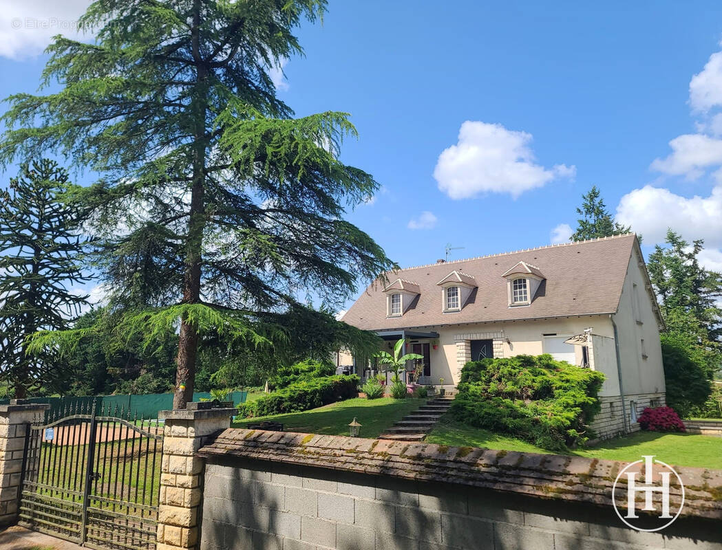Maison à SAINT-PIERRE-LES-ETIEUX
