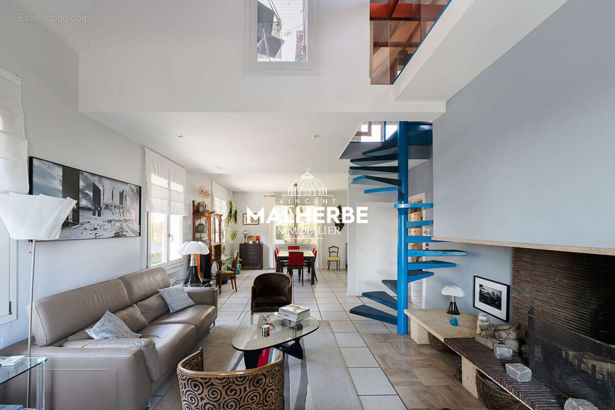 Sur les hauteurs : tres belle maison independante et familiale - photo 5