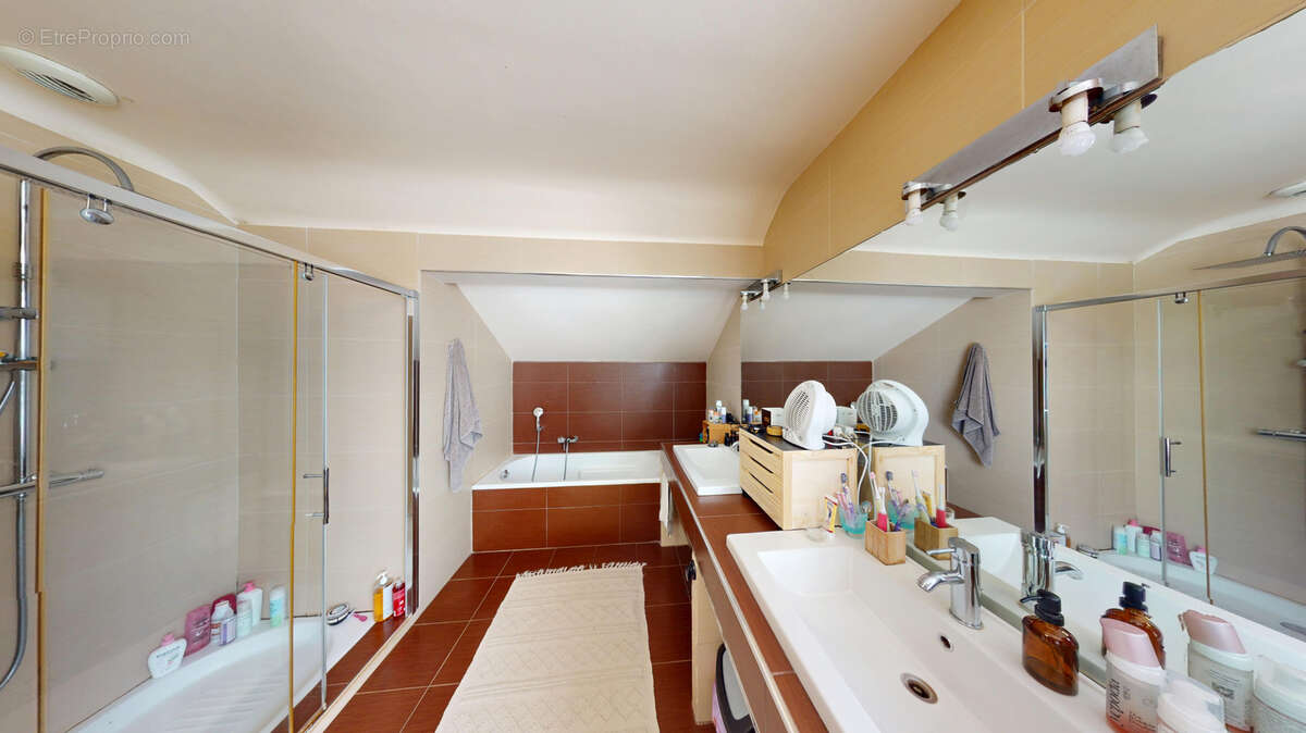 Maison à LUC-LA-PRIMAUBE