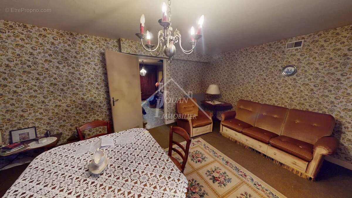 Maison à BELLENAVES