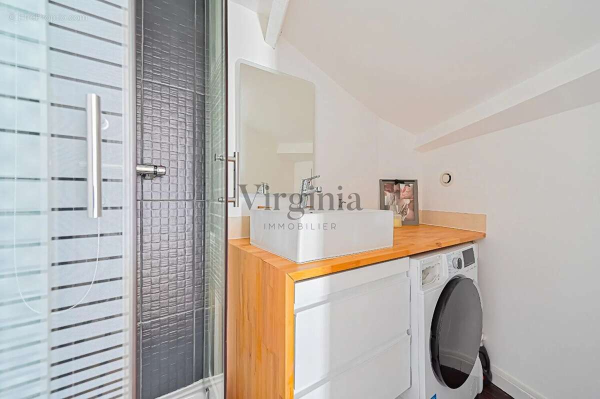 Maison de ville en duplex - Garage - 2 chambres - À deux pas du métro et du marché - photo 12