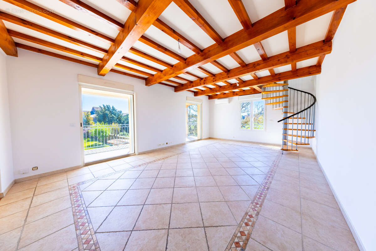 Coup de cœur à Sommières   T4 de 96 m2 avec terrasse, jardin et parking - photo 3