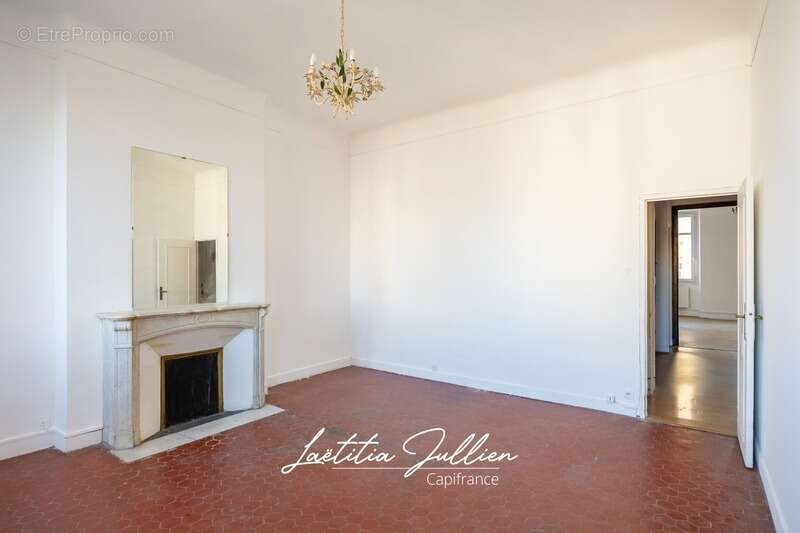 Appartement haussmannien 184.77 m² – 7 pièces – Intégralité du palier – Marseille 8ᵉ - PERIER - photo 6
