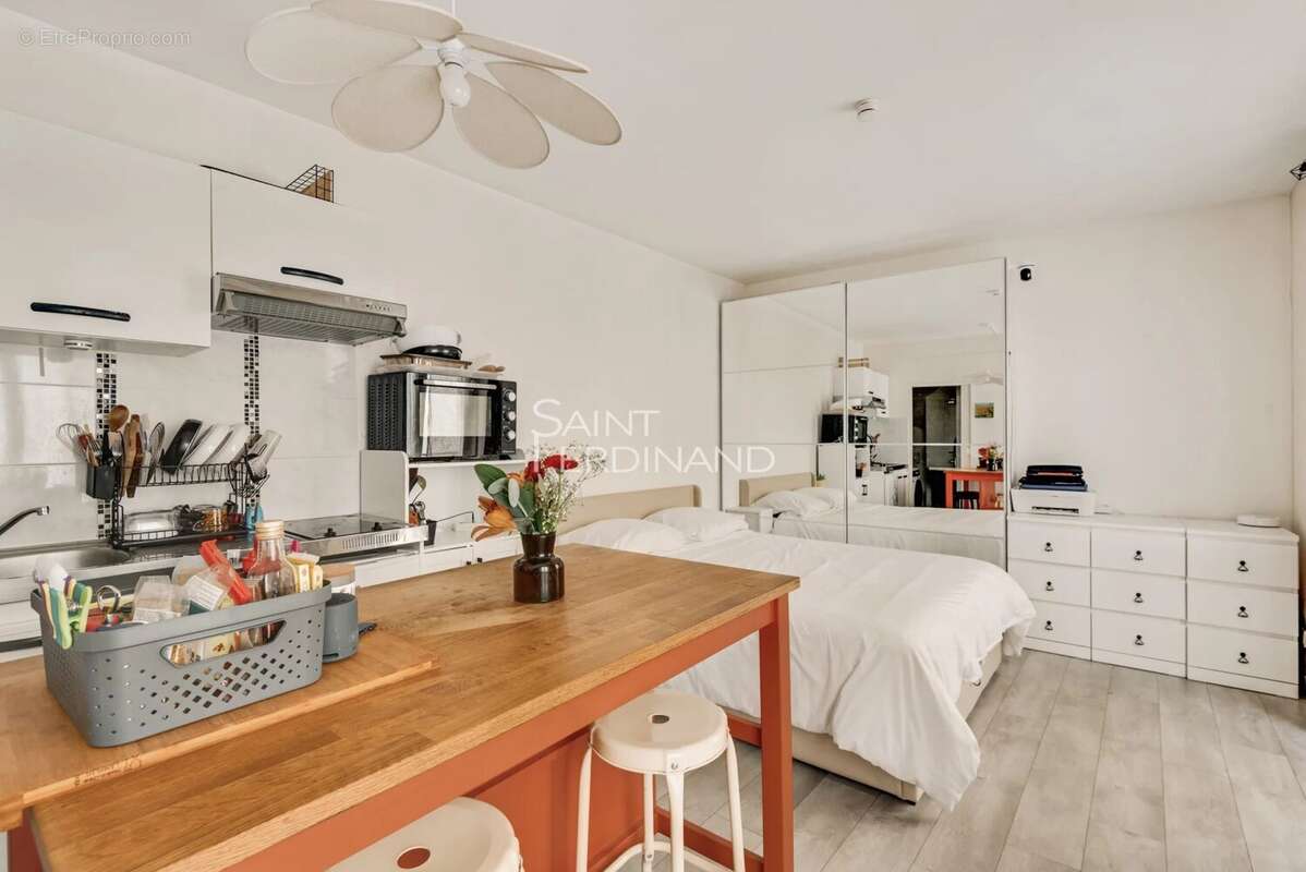 Appartement à PARIS-17E