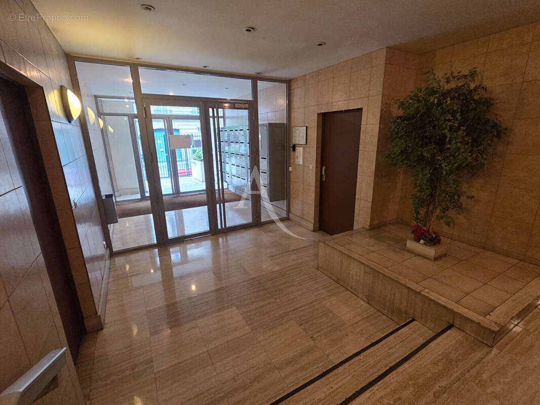 Appartement à PARIS-17E