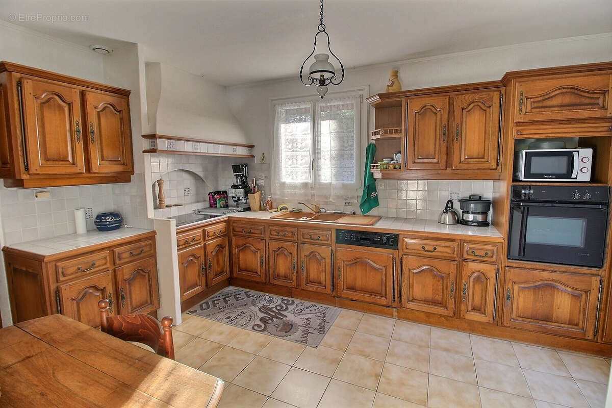 Maison à SAINT-CLEMENT-DE-RIVIERE