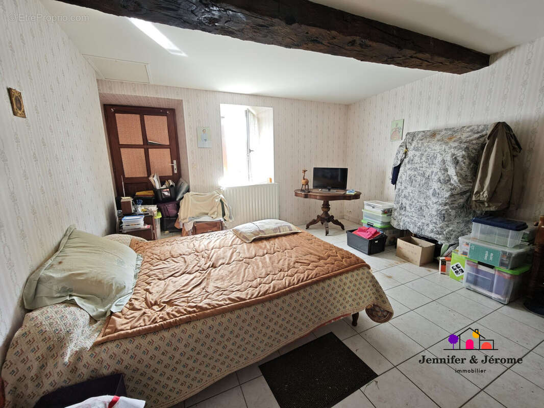 Maison à LASSAY-LES-CHATEAUX