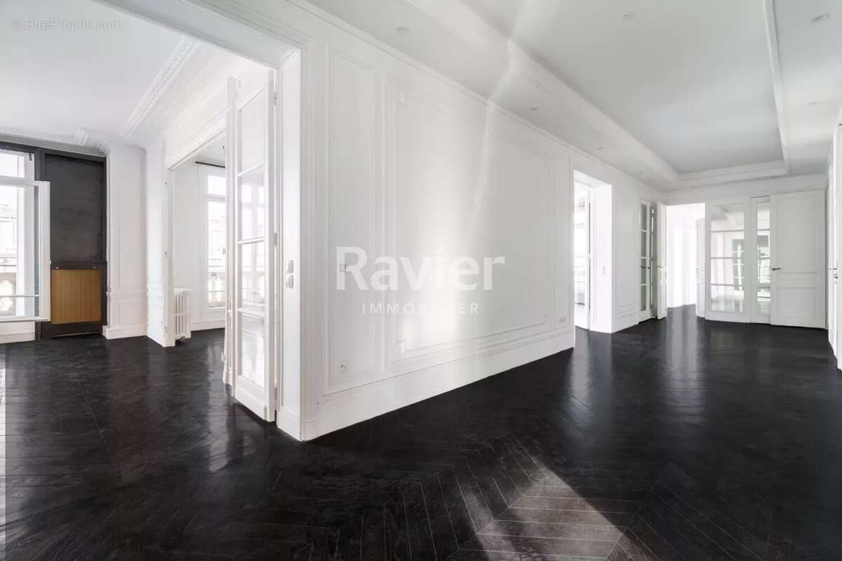 Appartement à PARIS-7E