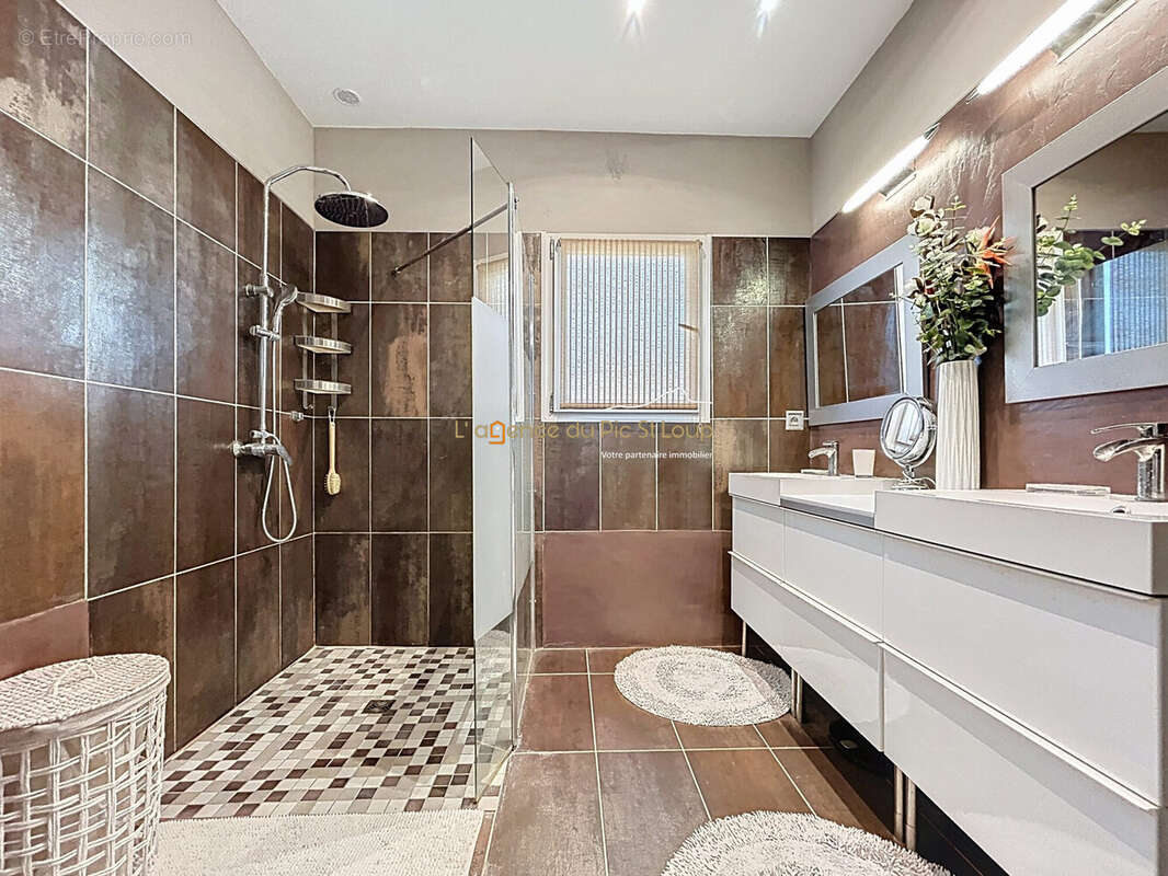 Maison à SAINT-JEAN-DE-CUCULLES