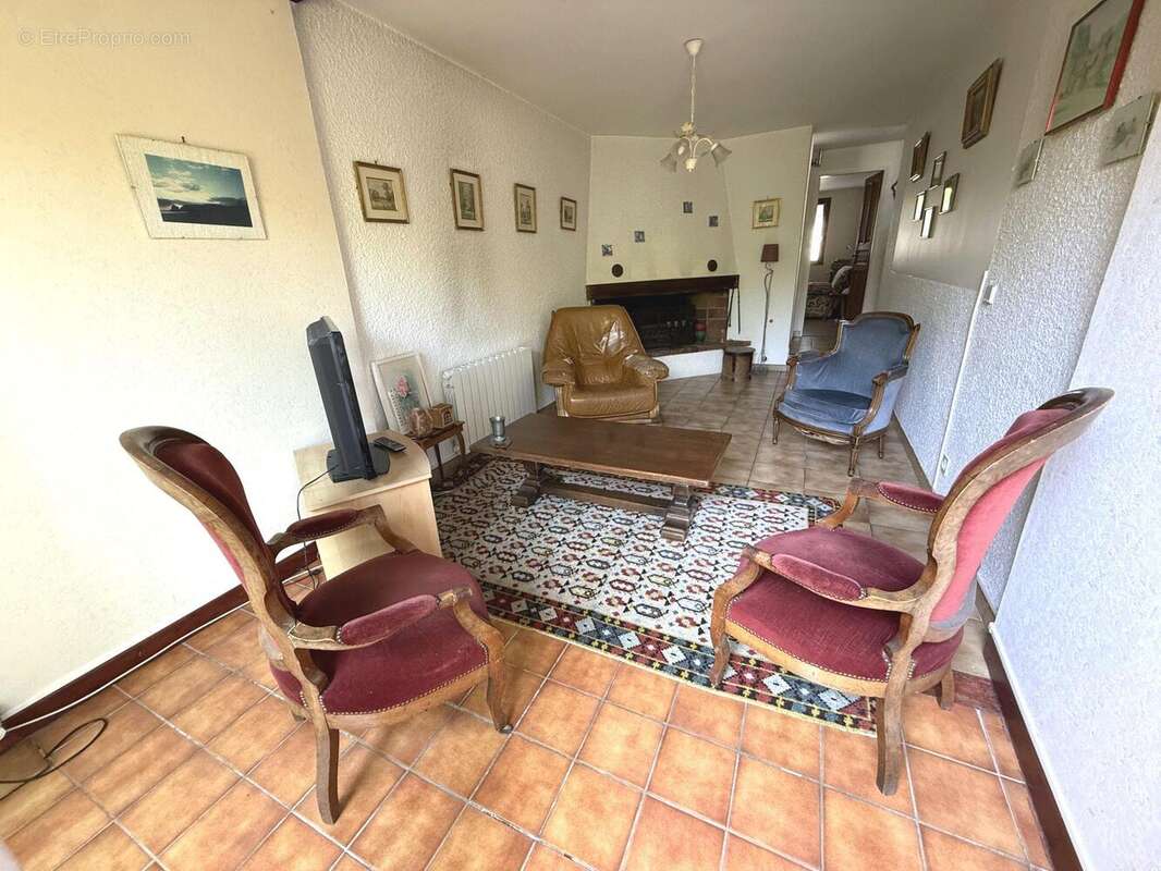 Maison 106 m² à Saint-Nazaire-Les-Eymes  - photo 8