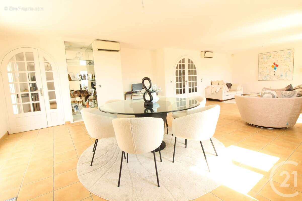 Appartement à ROQUEBRUNE-CAP-MARTIN