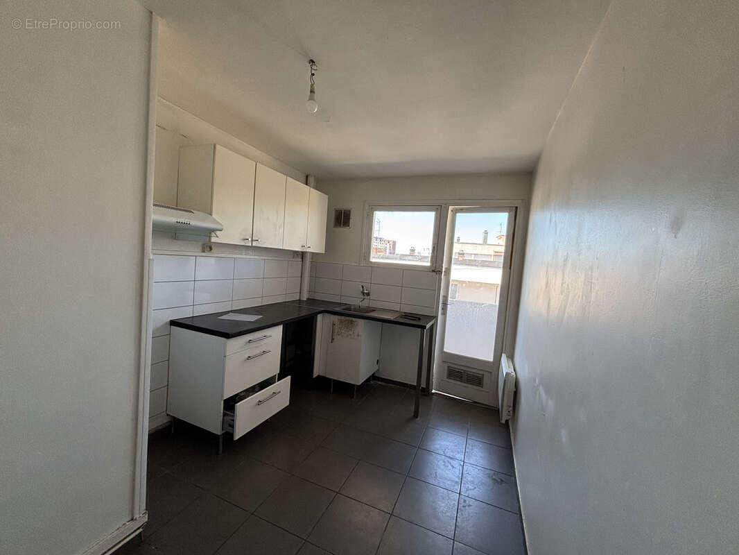 Appartement T3 à rénover - Place au bois - photo 5