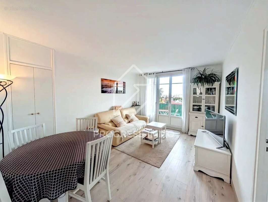 Appartement à SAINT-MAUR-DES-FOSSES