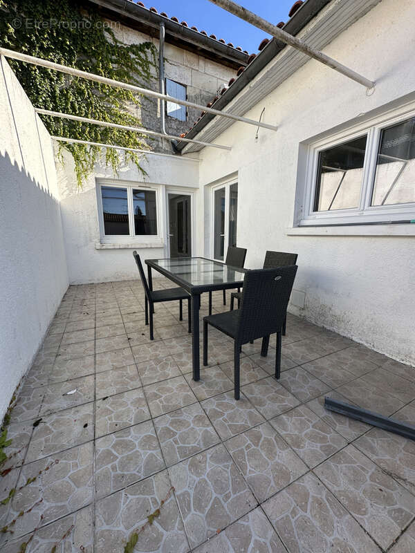 Appartement à LA ROCHE-CHALAIS