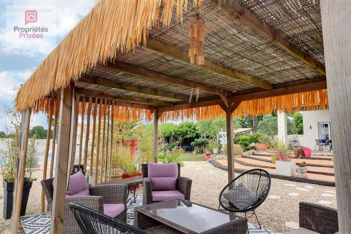 Maison familiale 4 chambres - 152 m² - Maison d'hôtes de 20 m2 - Piscine - Jardin paysager - Panneaux photovoltaiques - Belle pa - photo 3
