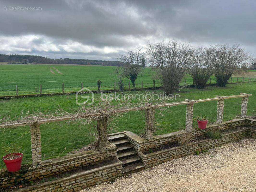 Ancien prieuré rénové – propriété de charme avec dépendances, gite, piscine & tennis - photo 6