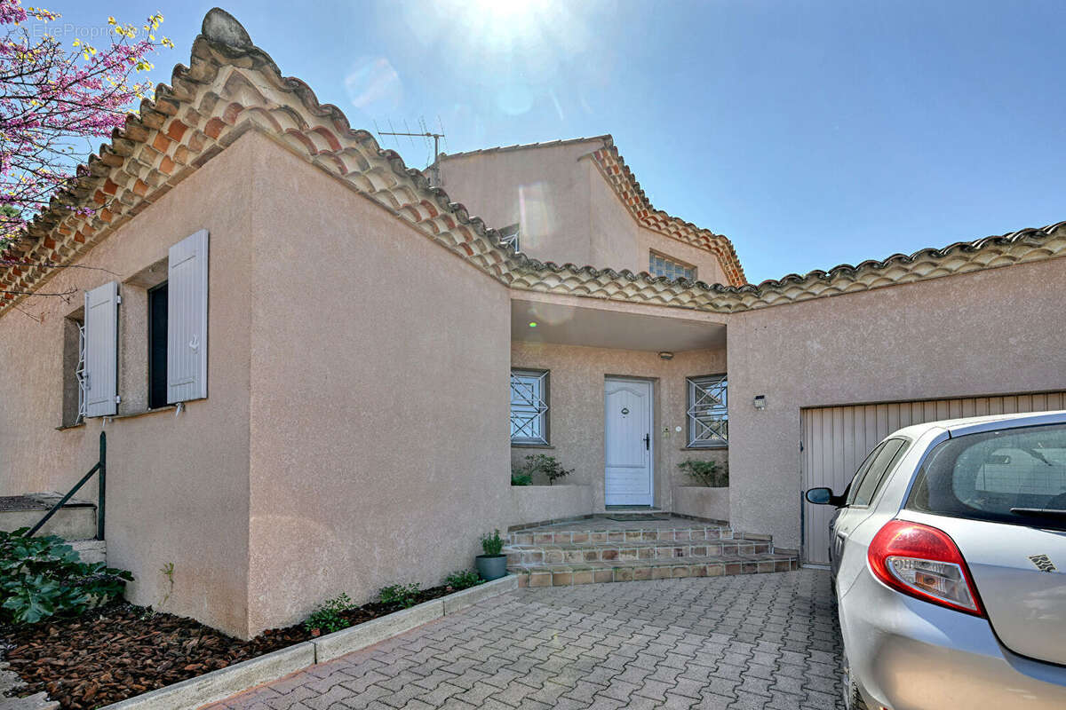 Maison à MILHAUD
