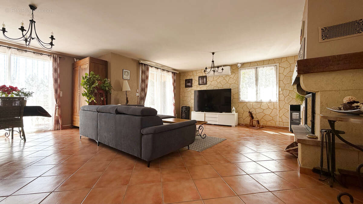 Maison à LA ROQUEBRUSSANNE