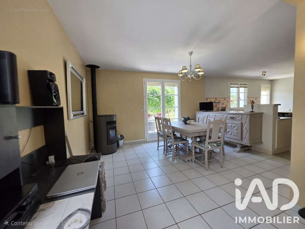 Maison 120 m² à Saint-Etienne-De-Chigny  - photo 5