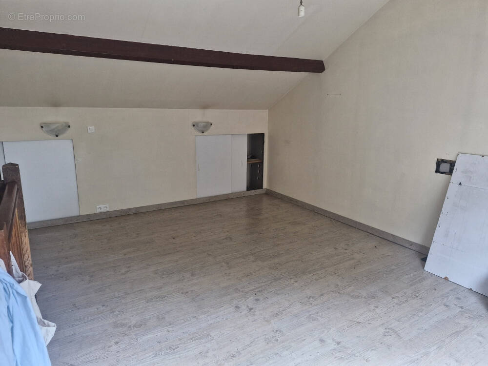 Commerce à SAINT-LEONARD-DE-NOBLAT