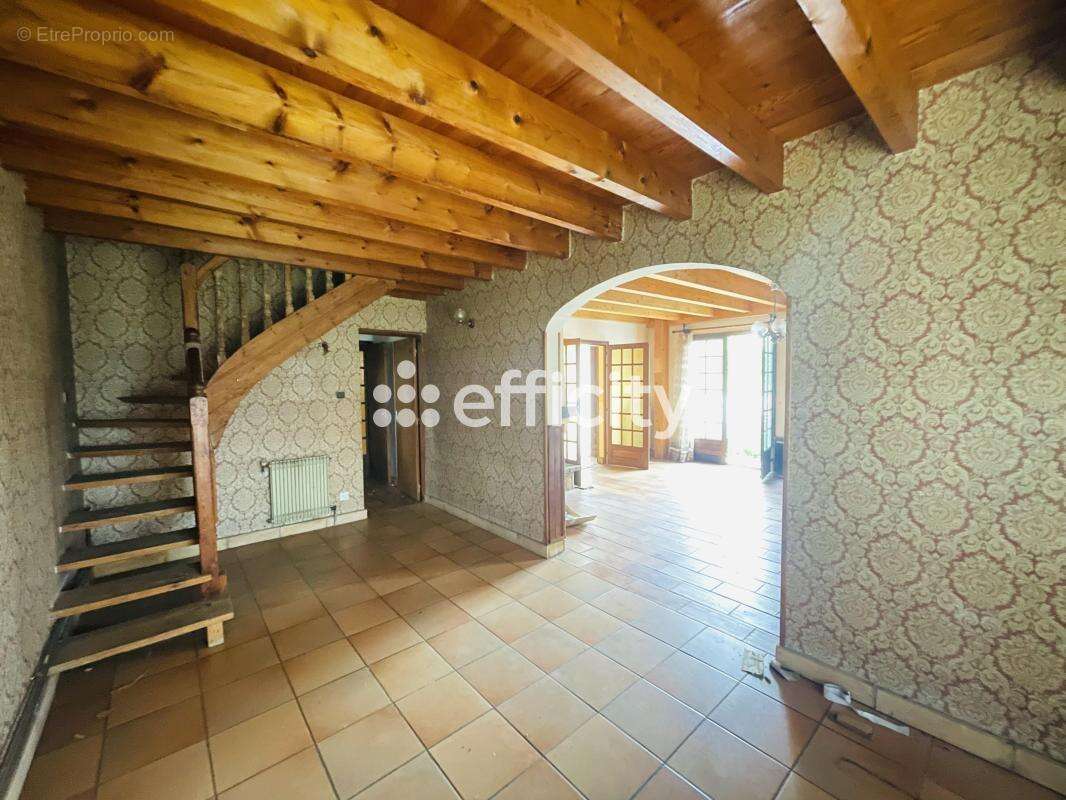 Maison à BEYCHAC-ET-CAILLAU