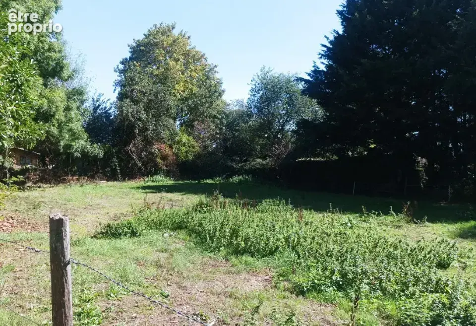 Terrain à CORNY